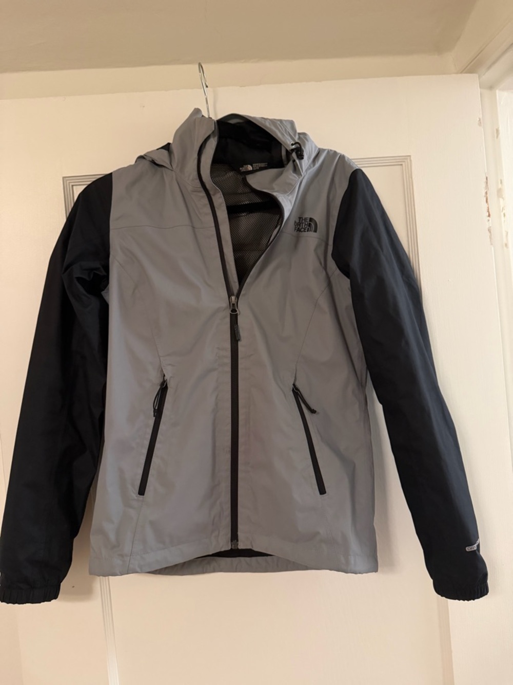 The North Face Women's Hooded Shell Jacket - Light Gray & Black